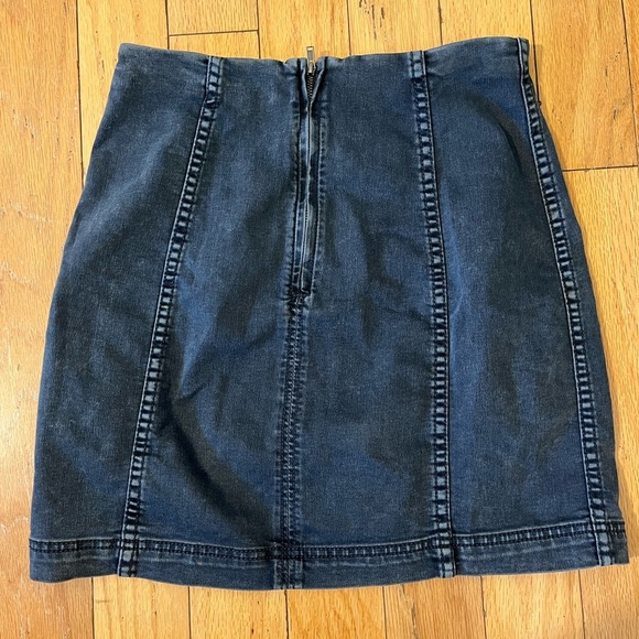 Free People Denim Mini Skirt Size 6 - Picture 4 of 5